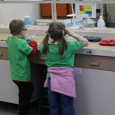 Wycieczka grupy zielonej 5 latków na Politechnikę Warszawską (filia w Płocku)_1